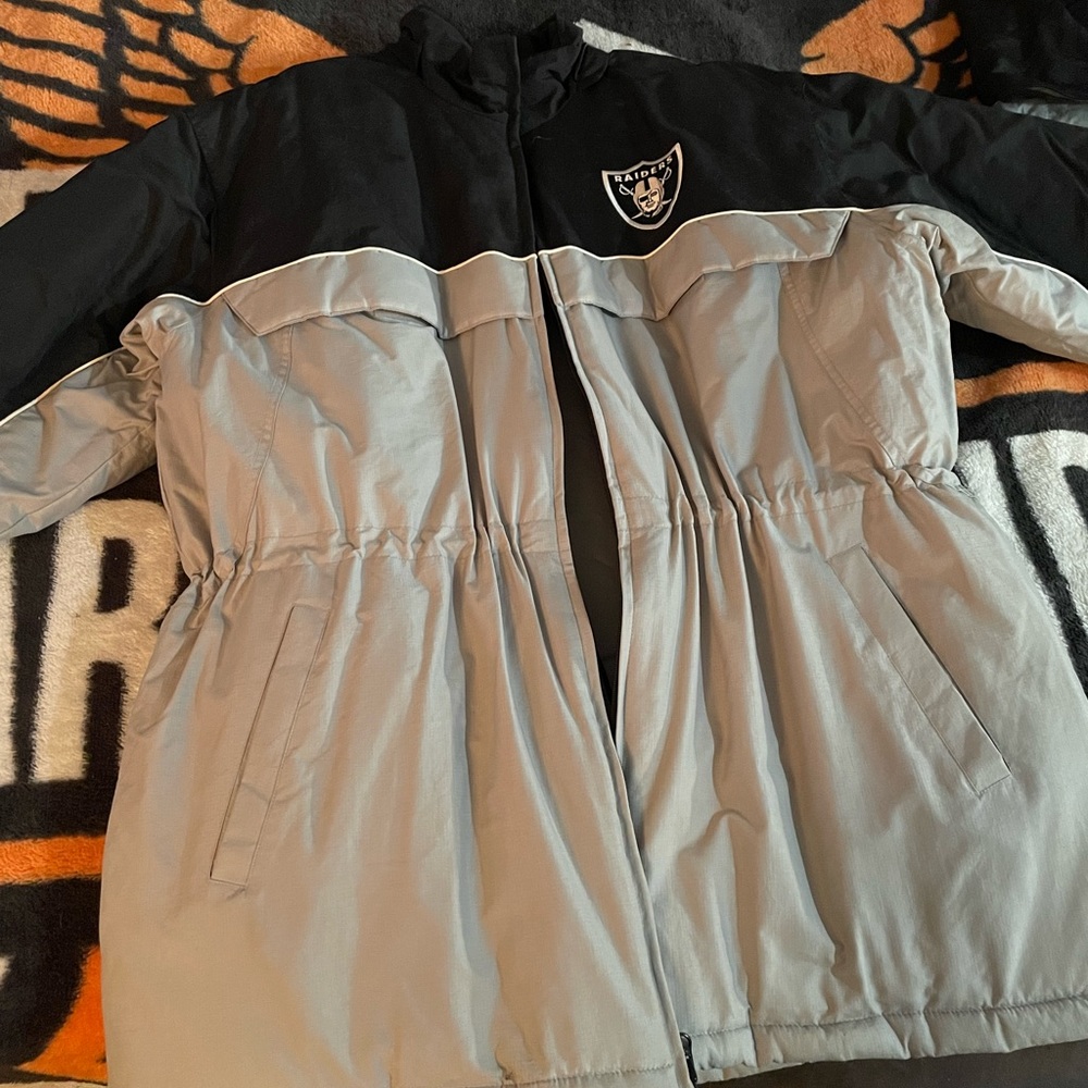 Raiders puffy trench size XL